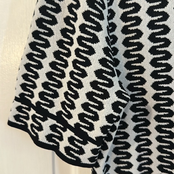 Women’s Lucy Paris Fiji Knit Black & White Button Short Sleeve Lapel Collar Top - Picture 9 of 10